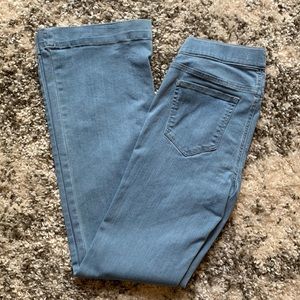 Cello Medium , Light Wash Pull-On Flare Jeans!!